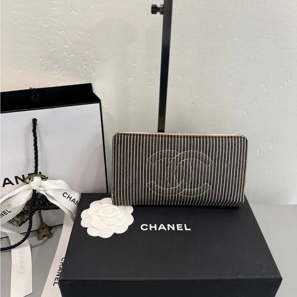 Chanel canvas pinstriped CC Wallet - Picture 1 of 8